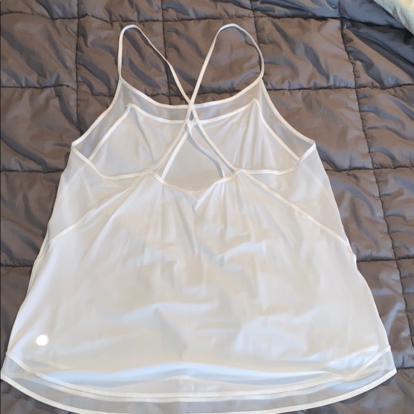 EUC lululemon mix and mesh tank size 12 - Picture 3 of 4